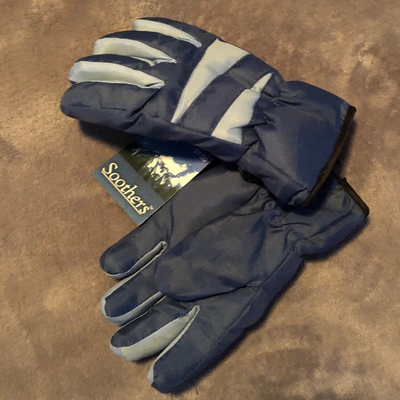 New Girls Winter Assortment of Gloves and Hat - Picture 5 of 6